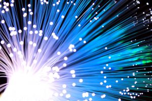 現代のインターネット回線はリアルタイムで動かせる光ファイバーを利用した高速回線